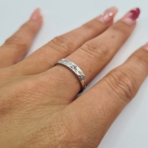 Bague 50 Bague alliance en or blanc 18 carats avec diamant 58 Facettes #2555