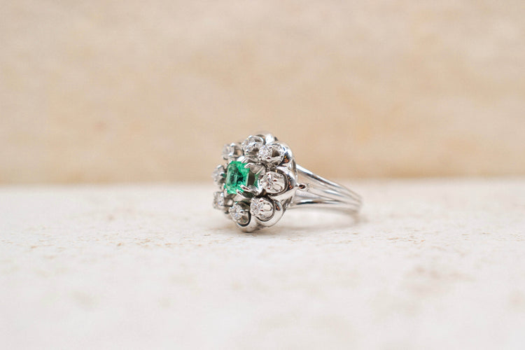Bague 44 Bague flocon en or blanc 18 carats, émeraude et diamants 58 Facettes 4055