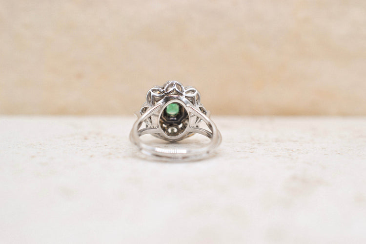 Bague 44 Bague flocon en or blanc 18 carats, émeraude et diamants 58 Facettes 4055