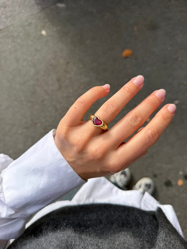 Bague 52 Bague vintage en or jaune 18 carats sertie d’un rubis cœur 58 Facettes 566