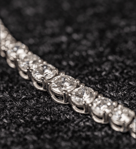 Collier Collier rivière en or blanc 18k serti de diamants, 7,58 ct 58 Facettes 567