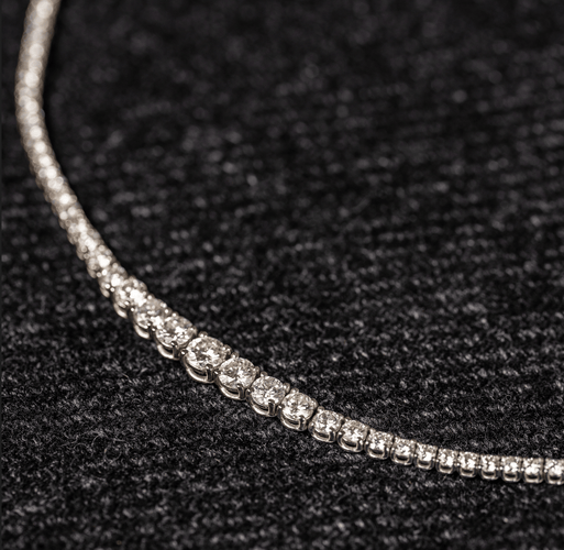 Collier Collier rivière en or blanc 18k serti de diamants, 7,58 ct 58 Facettes 567