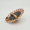 Broche Broche en or jaune 18 carats, saphirs violets, perle et onyx 58 Facettes #2223