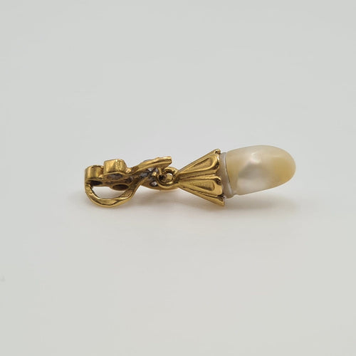Pendentif Pendentif en or jaune 18 carats serti d’une perle 58 Facettes #2807