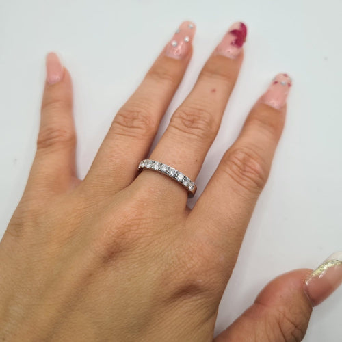 Bague 50 Bague en or blanc 18k ornée de diamants 58 Facettes #2861