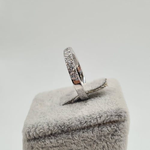 Bague 50 Bague en or blanc 18k ornée de diamants 58 Facettes #2861