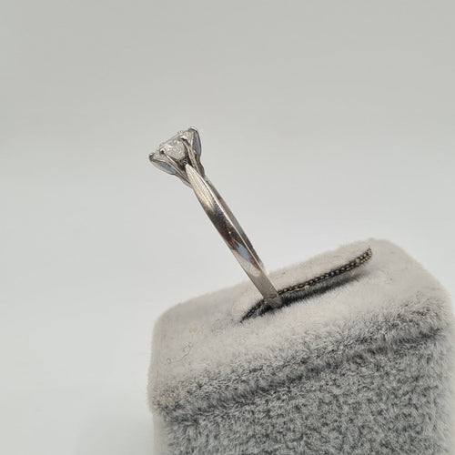 Bague 57 Bague solitaire en or blanc 18k avec diamant taille brillant 0,90 ct 58 Facettes #2880