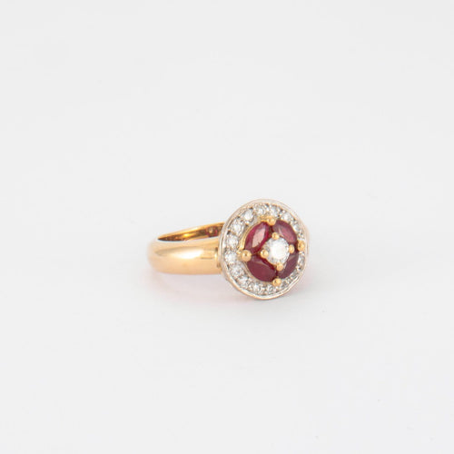 Bague en or jaune 750/1000, diamants pavés et 4 rubis navette 58 Facettes Bague