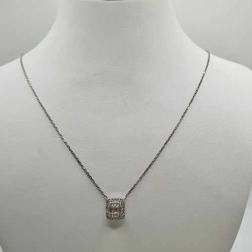 Collier Collier en or blanc 18 carats avec diamant taille émeraude 58 Facettes #3271