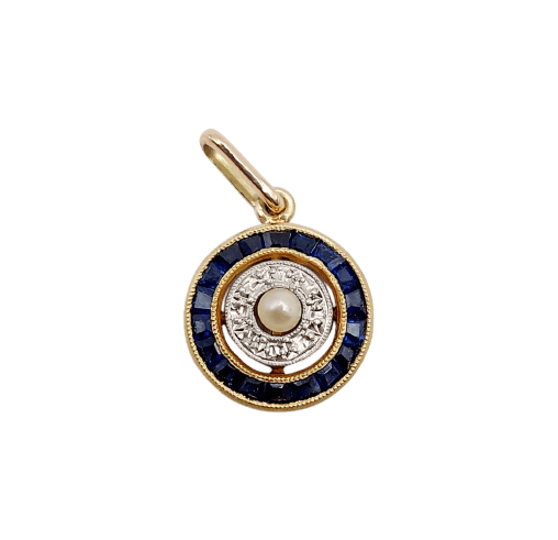 Pendentif Pendentif cible ancien en or 18k, perle, diamants taille rose et saphirs synthétiques calibrés 58 Facettes A07868