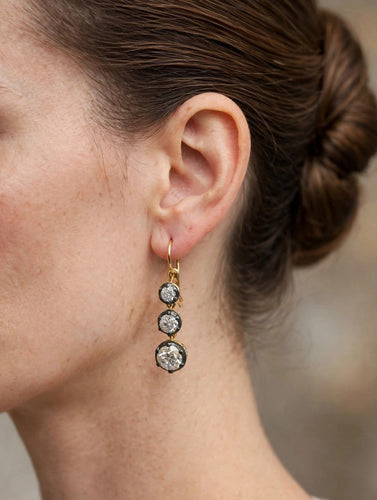 Boucles d'oreilles Boucles d’oreilles pendantes anciennes en or 18k avec diamants 58 Facettes 619/26 A