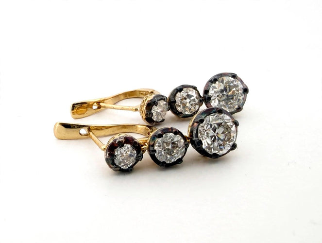 Boucles d'oreilles Boucles d’oreilles pendantes anciennes en or 18k avec diamants 58 Facettes 619/26 A