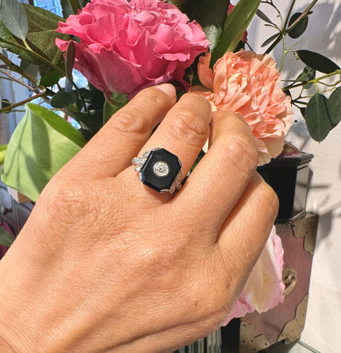 Bague 53 Bague Art déco octogonale en platine, diamants et onyx 58 Facettes 85EA8BFC6B4C4CD5967745371A2A81C2