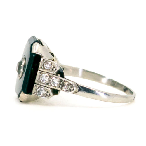 Bague 53 Bague Art déco octogonale en platine, diamants et onyx 58 Facettes 85EA8BFC6B4C4CD5967745371A2A81C2