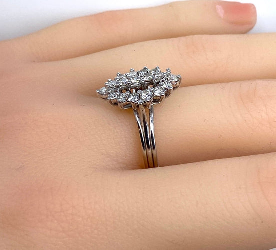 Bague 58 Bague marquise en or blanc 18 carats, platine et diamants 58 Facettes AB756