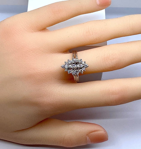 Bague 58 Bague marquise en or blanc 18 carats, platine et diamants 58 Facettes AB756