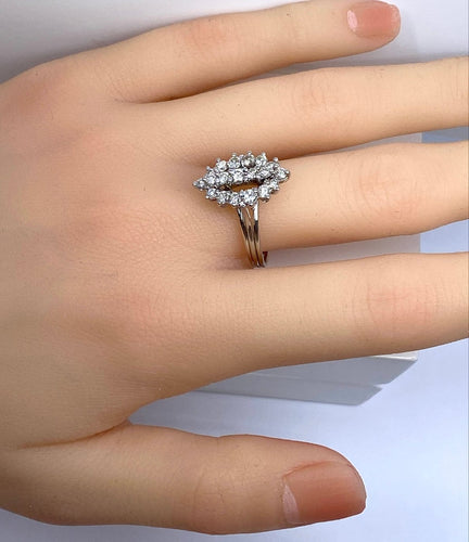 Bague 58 Bague marquise en or blanc 18 carats, platine et diamants 58 Facettes AB756