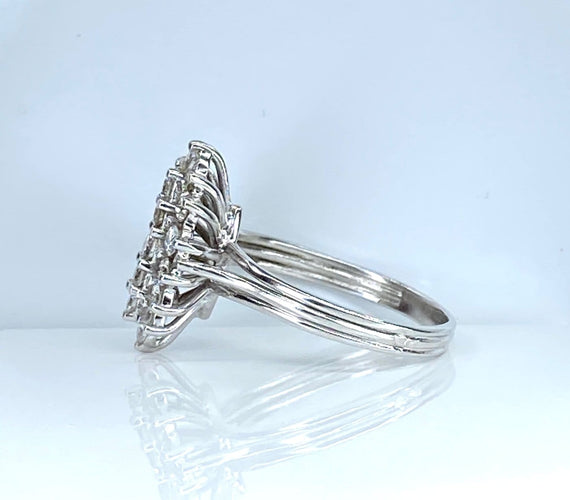 Bague 58 Bague marquise en or blanc 18 carats, platine et diamants 58 Facettes AB756
