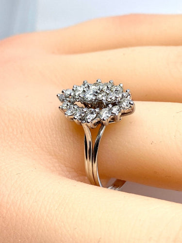 Bague 58 Bague marquise en or blanc 18 carats, platine et diamants 58 Facettes AB756