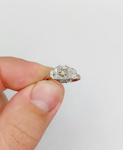 Bague 52 Bague Art déco en or blanc 18k, diamant taille ancienne, circa 1930 58 Facettes A07178