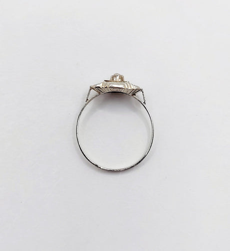 Bague 52 Bague Art déco en or blanc 18k, diamant taille ancienne, circa 1930 58 Facettes A07178