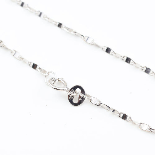 Collier Collier avec initiale R en or blanc 18k et diamants, 0,18 ct 58 Facettes 2B-SSS