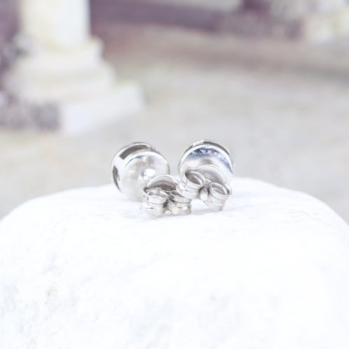 Boucles d’oreilles solitaires en or blanc 18k, diamants 0,06 ct 58 Facettes 2B-BB-X