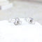 Boucles d’oreilles solitaires en or blanc 18k, diamants 0,06 ct 58 Facettes 2B-BB-X