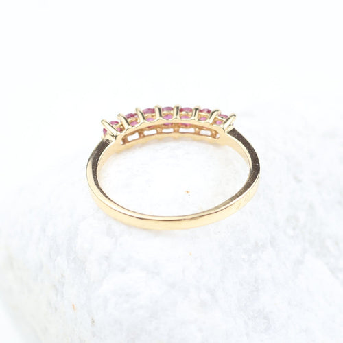 Bague Demi-alliance de 7 rubis en or jaune 18K – 0,56 ct 58 Facettes 2B-OO