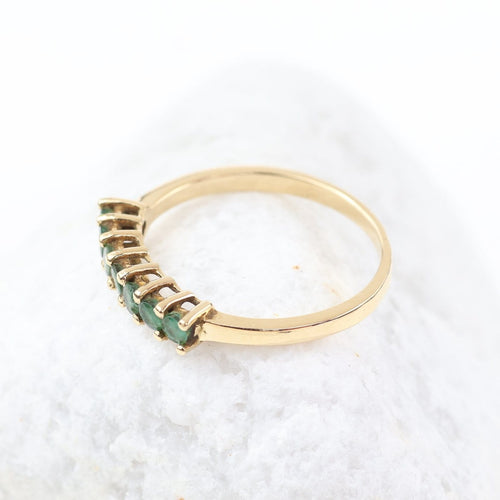 Bague Demi-alliance en or jaune 18K avec 7 émeraudes, 0,56 ct 58 Facettes 2B-EEE