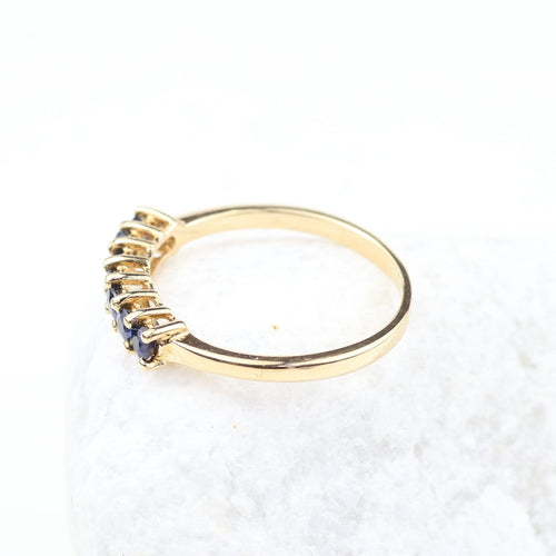 Bague Demi-alliance en or jaune 18 carats, 7 saphirs bleus, 0,56 ct 58 Facettes 2B-XX