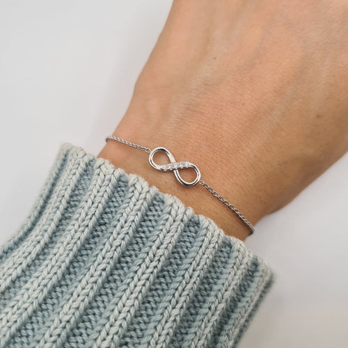 Bracelet Bracelet infini en or blanc 18 carats avec diamants 58 Facettes #3935