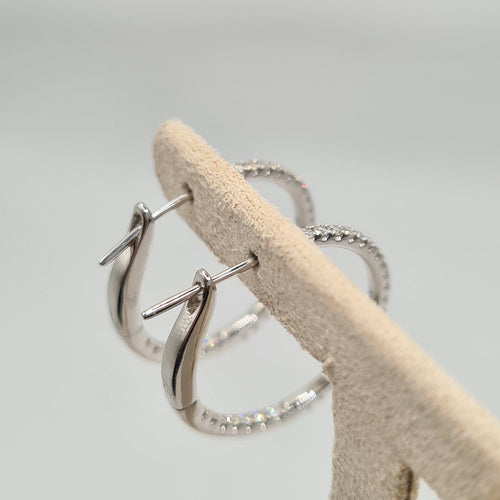 Boucles d'oreilles Boucles d’oreilles en or blanc serties de diamants naturels 58 Facettes #4310