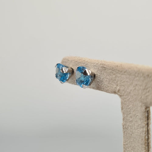 Boucles d'oreilles Boucles d’oreilles en or blanc 18k avec topazes 58 Facettes #4477