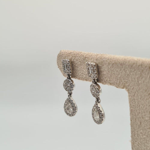 Boucles d'oreilles Boucles d’oreilles en or blanc 18k avec diamants naturels 58 Facettes #4483