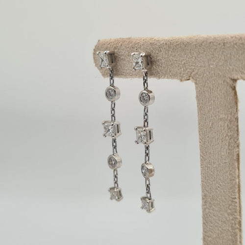 Boucles d’oreilles en or blanc 18k avec diamants naturels 58 Facettes #4484