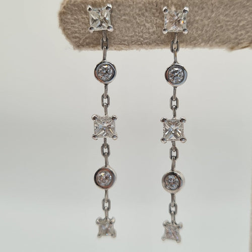 Boucles d’oreilles en or blanc 18k avec diamants naturels 58 Facettes #4484