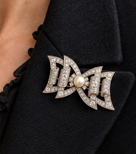 Broche Broche Art déco nœud en platine, diamants et perle 58 Facettes B2308