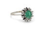 Bague 51 Bague des années 70 en or blanc 18 carats, émeraude et diamants taille brillant 58 Facettes B974