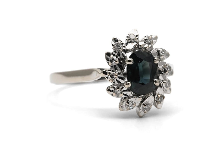 Bague 57 Bague des années 70 en or blanc 18 carats, saphir et diamants taille 8/8 58 Facettes 24173
