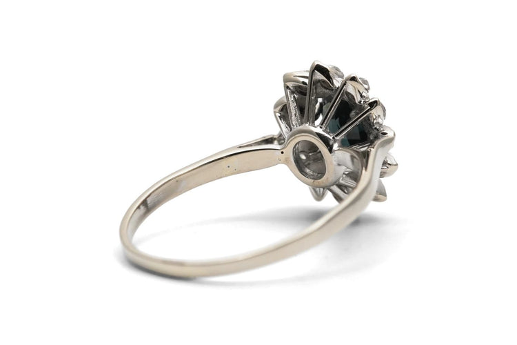 Bague 57 Bague des années 70 en or blanc 18 carats, saphir et diamants taille 8/8 58 Facettes 24173