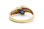 Bague 56 Bague contemporaine en or jaune 18 ct, émeraude, rubis, saphirs et diamants 58 Facettes B990