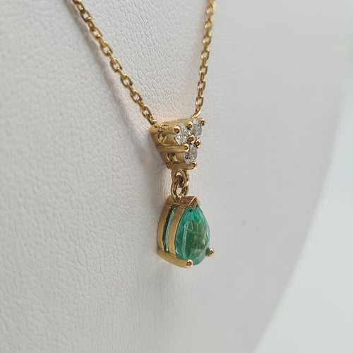 Collier Collier chaîne en or jaune 18 carats avec diamant et émeraude 58 Facettes #4528