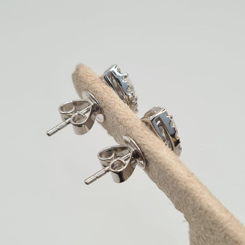 Boucles d'oreilles Boucles d’oreilles en or blanc 18k avec diamant naturel 58 Facettes #4562