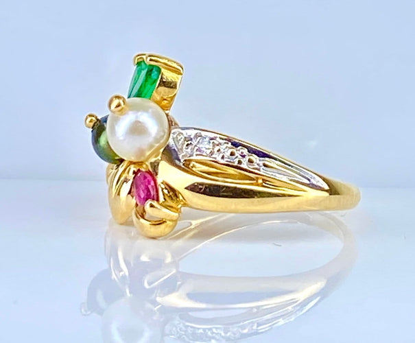 Bague 52 Bague en or jaune 18 carats, émeraudes, rubis, diamants et perles 58 Facettes AB759
