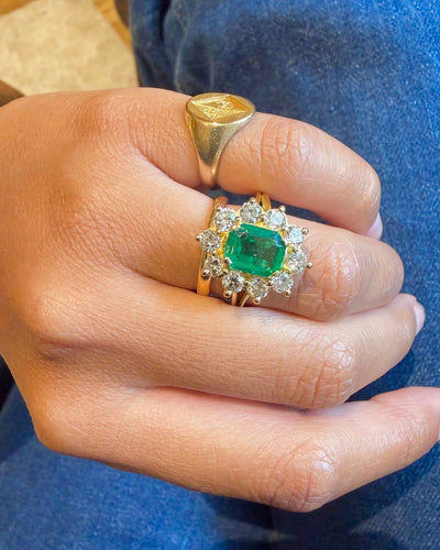 Bague 58 Bague Pompadour en or jaune, émeraude et diamants 58 Facettes vznlzppzp