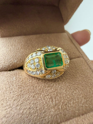 Bague 54 Bague bandeau en or jaune, émeraude et diamants 58 Facettes foapaf