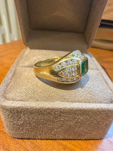 Bague 54 Bague bandeau en or jaune, émeraude et diamants 58 Facettes foapaf
