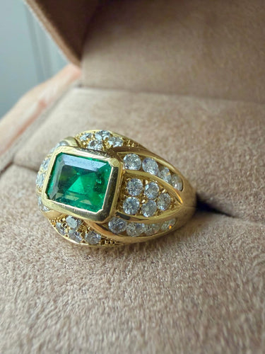 Bague 54 Bague bandeau en or jaune, émeraude et diamants 58 Facettes foapaf