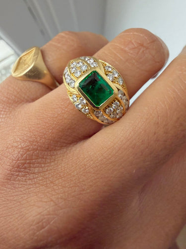 Bague 54 Bague bandeau en or jaune, émeraude et diamants 58 Facettes foapaf